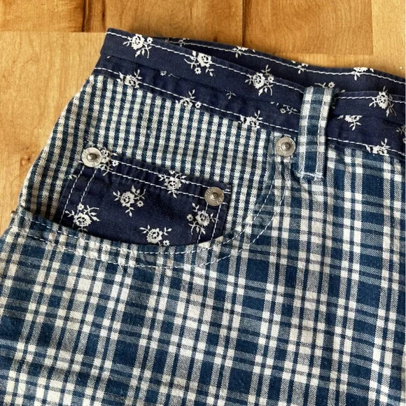 Vintage CottageCore Gingham Plaid Floral Cotton Shorts - Picture 8 of 8